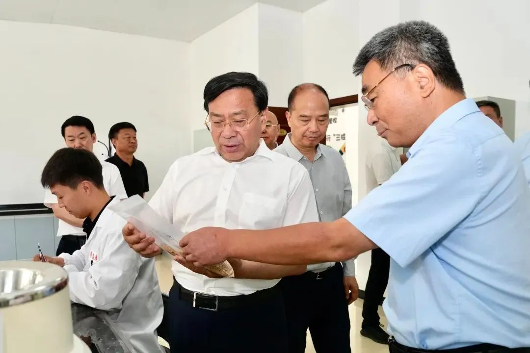 韩俊部长调研.png